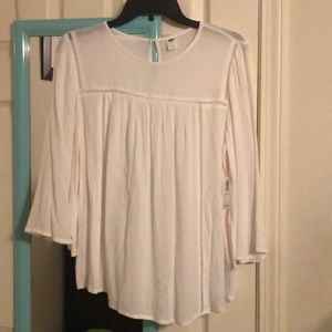 Women medium white flowy shirt